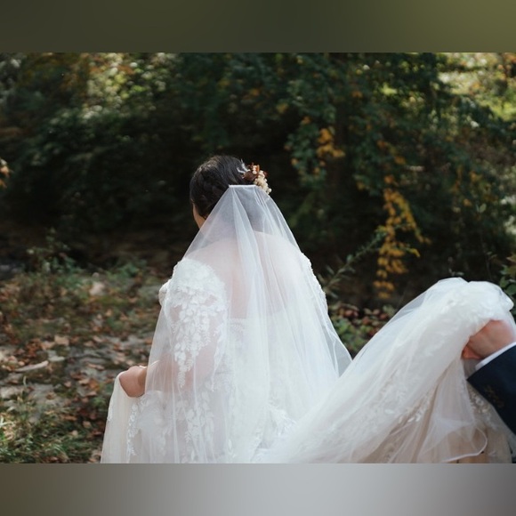 Wedding Veil - Ivory Lace Leaf /Vine Embroidered Veil with Blusher, Handmade - Picture 8 of 9